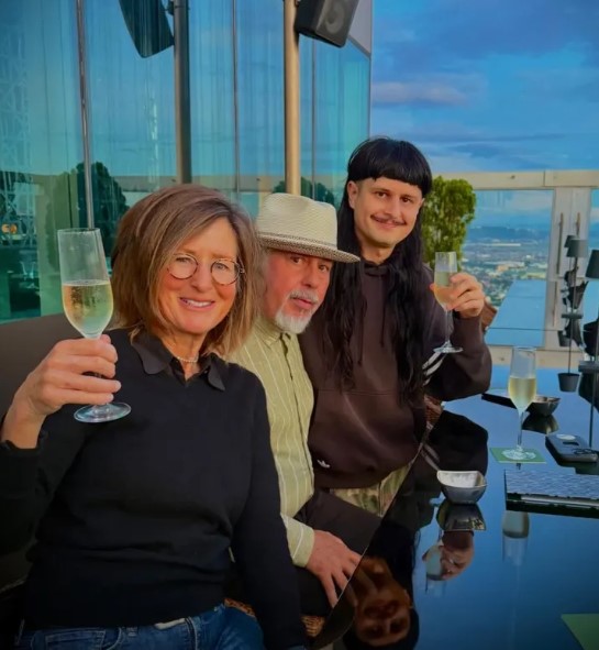 Oliver Tree with his parents