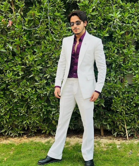 Purav Jha height