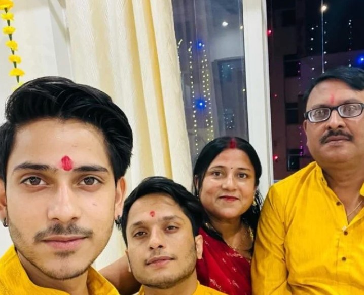 Purav Jha with his family