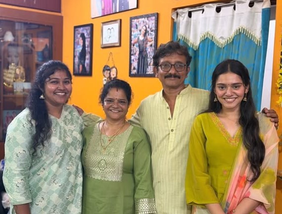 Akshathaa Ajit with her family