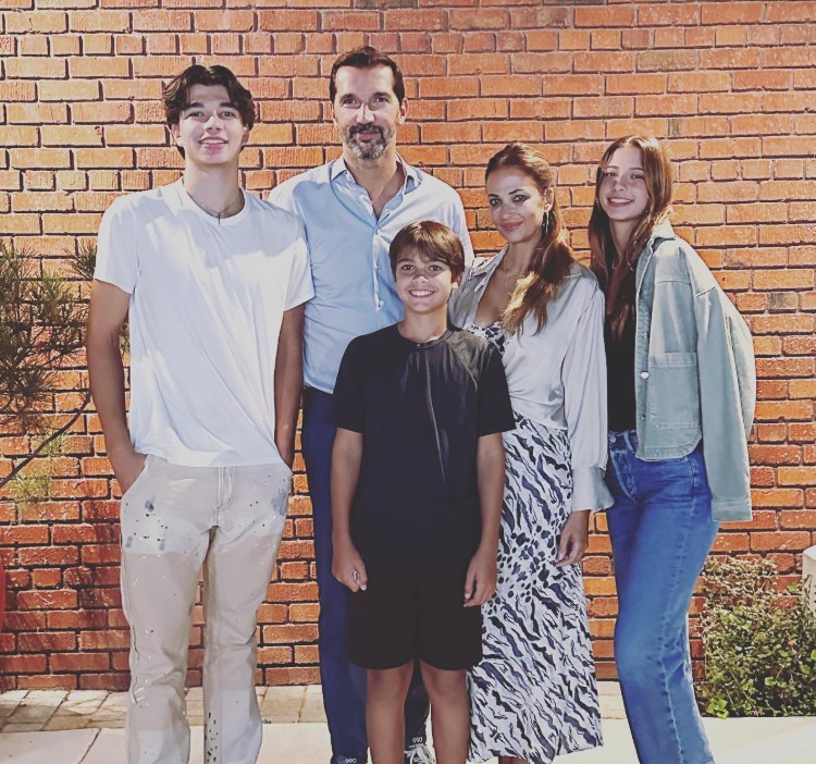 Aleka Kamila with her husband and kids