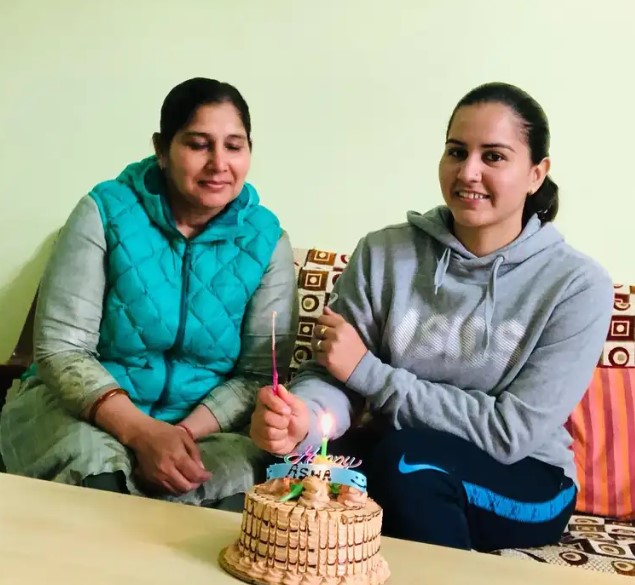 Asha Saharan with her mom