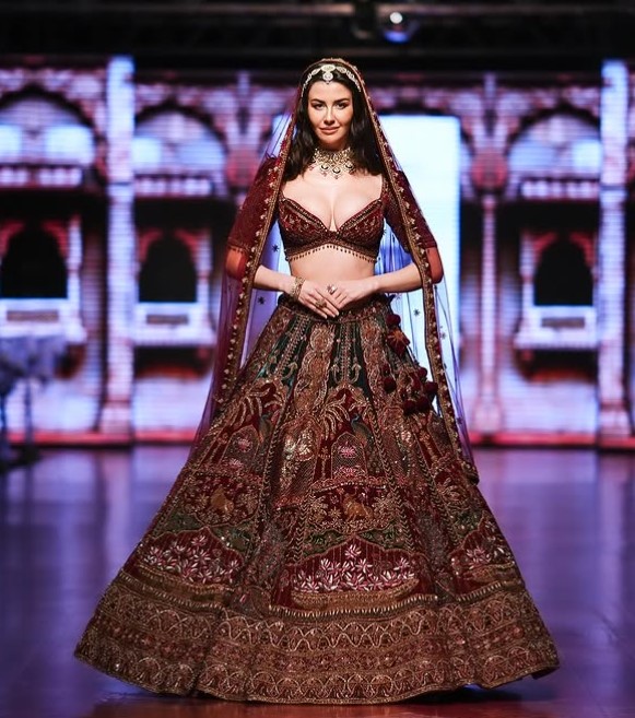 Giorgia Andriani during a ramp walk