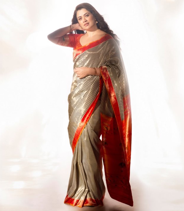 Girija Oak height