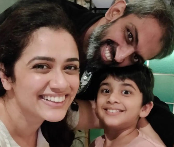 Girija Oak with her husband and son