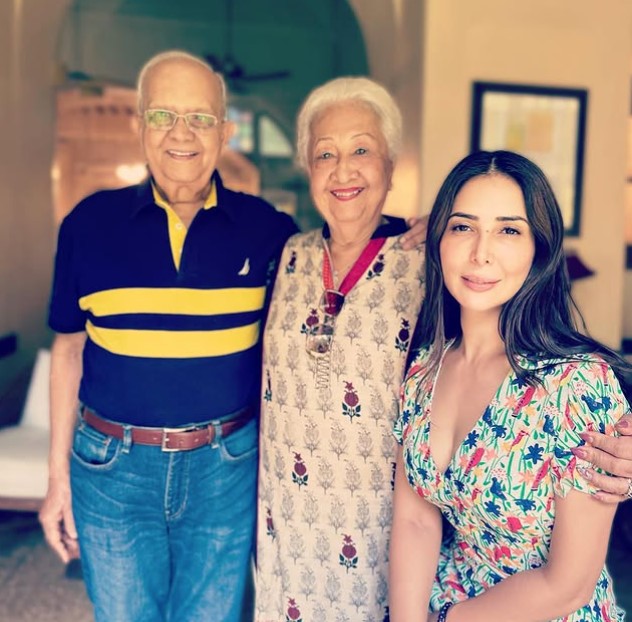 Kim Sharma with her parents