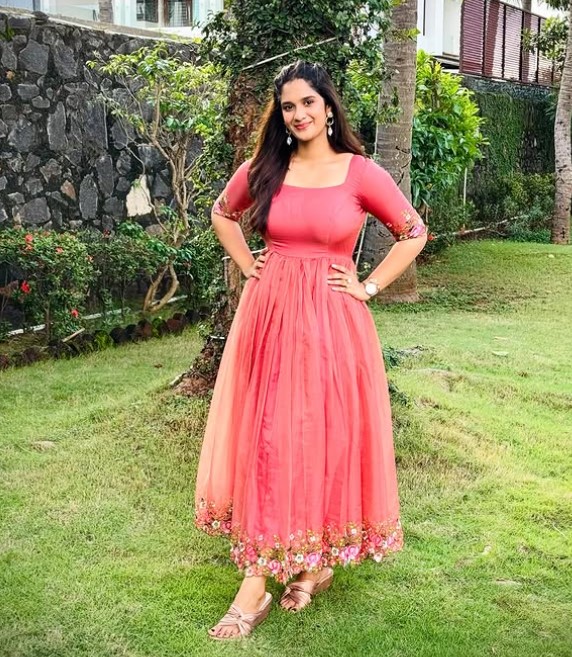 Roshni Tara height