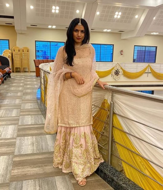 Sandhya Winfred height