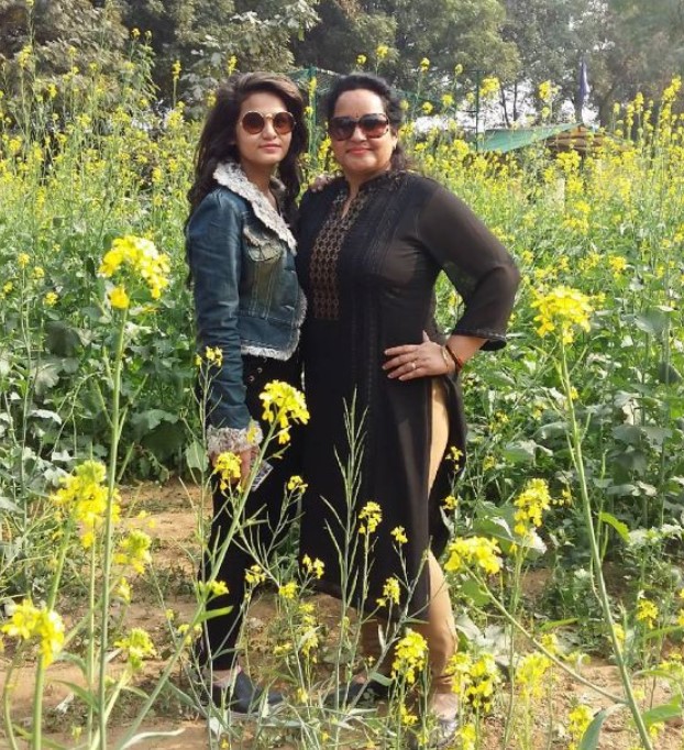 Unnati Tomar with her mom