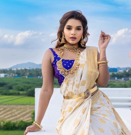 Veena Jessi age