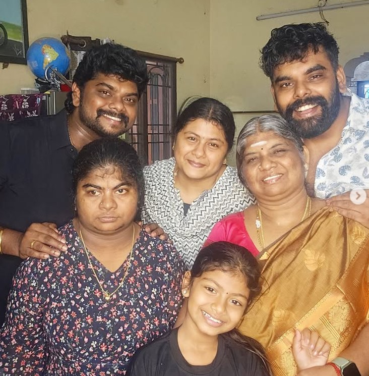 Vekkey with his family