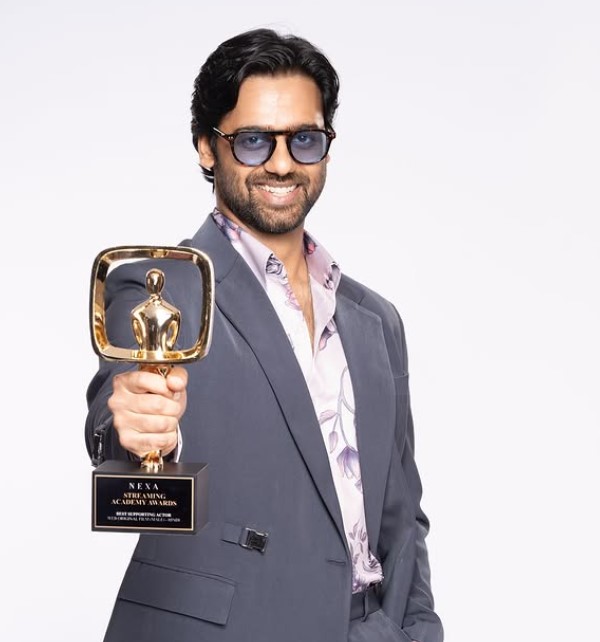 Gaurav Pandey as the winner of NEXA Streaming Academy Awards BEST SUPPORTING ACTOR, WEB ORIGINAL FILM (MALE)
