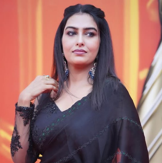 Vandhana Michael bio
